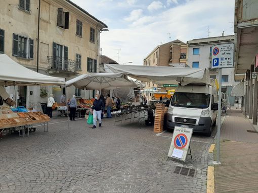 Robbio, al mercato sanzionati un ambulante (400 euro) e un cittadino in bicicletta (41 euro) Robbio, al mercato sanzionati un ambulante (400 euro) e un cittadino in bicicletta (41 euro)