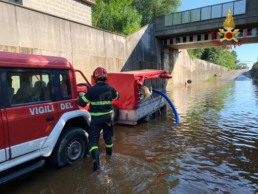 Oltrepò: i Vigili del fuoco prosciugano un sotttopasso allagato a Castelletto di Branduzzo
