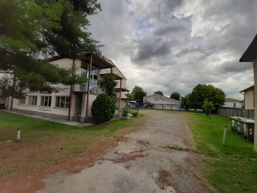 Robbio, nelle scuole elementari luci alogene e neon lasceranno spazio a nuove luci a led Robbio, nelle scuole elementari luci alogene e neon lasceranno spazio a nuove luci a led