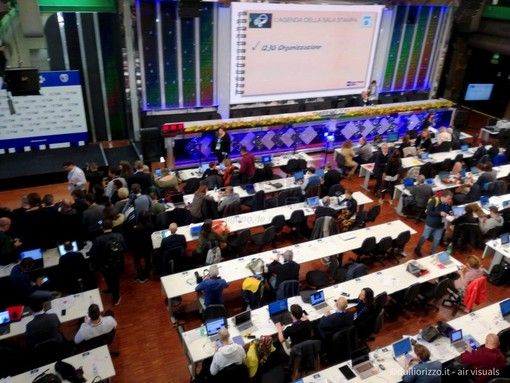 #Sanremo2019: le sale stampa concordano: serve un gadget ufficiale del Festival, sarà per il 2020? (Video) #Sanremo2019: le sale stampa concordano: serve un gadget ufficiale del Festival, sarà per il 2020? (Video)