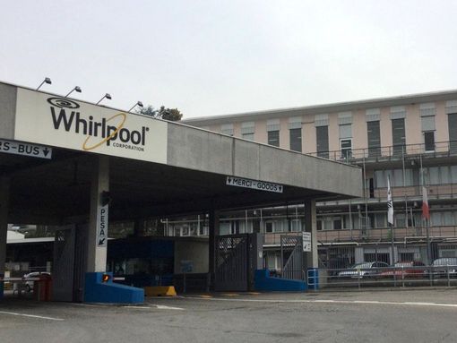 Continuano le proteste alla Whirlpool di Cassinetta: proclamato per domani uno sciopero generale