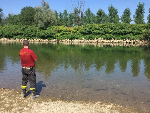 Tragedia a Candia Lomellina, 41enne accusa un malore e annega dentro al fiume Sesia Tragedia a Candia Lomellina, 41enne accusa un malore e annega dentro al fiume Sesia