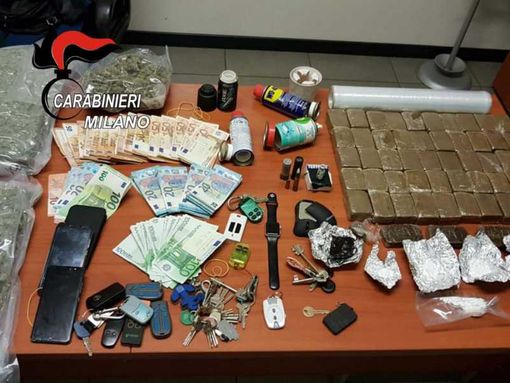 Corbetta: maxi sequestro di droga, trovati 8 chili tra hashish e marijuana e una fiala di testosterone Corbetta: maxi sequestro di droga, trovati 8 chili tra hashish e marijuana e una fiala di testosterone