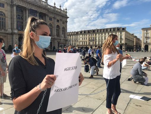 VIDEO. A Torino gli infermieri si incatenano davanti alla Regione: «Gli eroi sono stati dimenticati» VIDEO. A Torino gli infermieri si incatenano davanti alla Regione: «Gli eroi sono stati dimenticati»