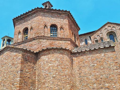Tour “Leggende e miti longobardi a Lomello” Tour “Leggende e miti longobardi a Lomello”