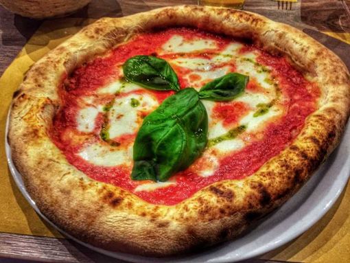 Le cosche investivano nella pizza: 9 arresti e 10 milioni sequestrati a Milano Le cosche investivano nella pizza: 9 arresti e 10 milioni sequestrati a Milano