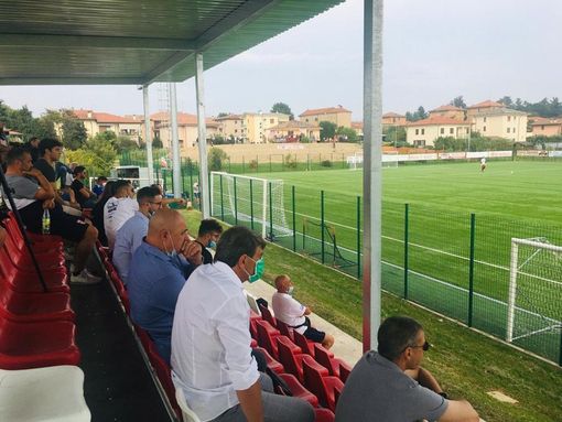 Fontana riapre gli impianti al pubblico anche in Lombardia: massimo 1000 spettatori all'aperto e 700 al chiuso. Bar e punti ristoro chiusi Fontana riapre gli impianti al pubblico anche in Lombardia: massimo 1000 spettatori all'aperto e 700 al chiuso. Bar e punti ristoro chiusi