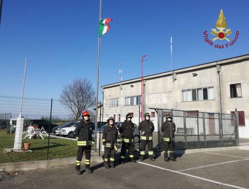 Saluto Vigili del Fuoco Volontari di Mede alle vittime del Coronavirus