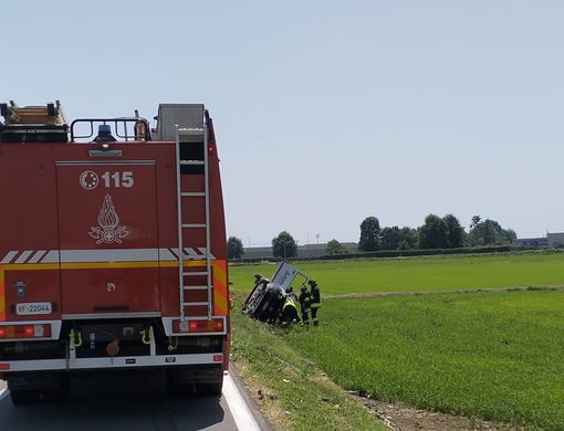 Castelnovetto: incidente sulla strada provinciale 596, soccorse tre persone Castelnovetto: incidente sulla strada provinciale 596, soccorse tre persone