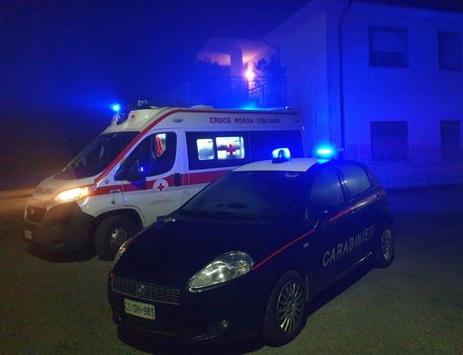 Valle: litiga con i genitori e poi si barrica in camera, i carabinieri evitano la tragedia Valle: litiga con i genitori e poi si barrica in camera, i carabinieri evitano la tragedia