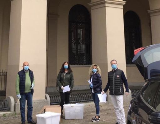 Mortara, Municipio chiuso nel weekend? La giunta, insieme ai volontari, consegna mascherine