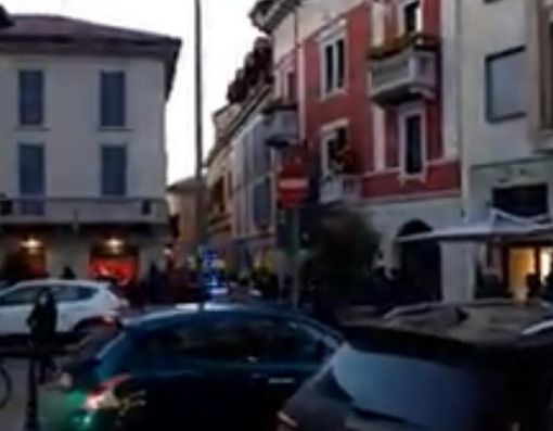 Gallarate, ragazzini in strada con bastoni e catene: ferito un quattordicenne