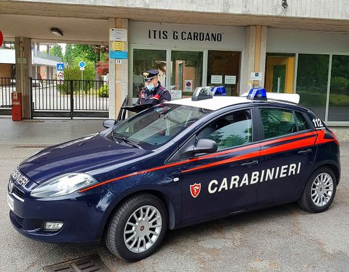 Pavia: rubano generi alimentari e materiale scolastico al "Cardano", denunciati due giovani Pavia: rubano generi alimentari e materiale scolastico al "Cardano", denunciati due giovani