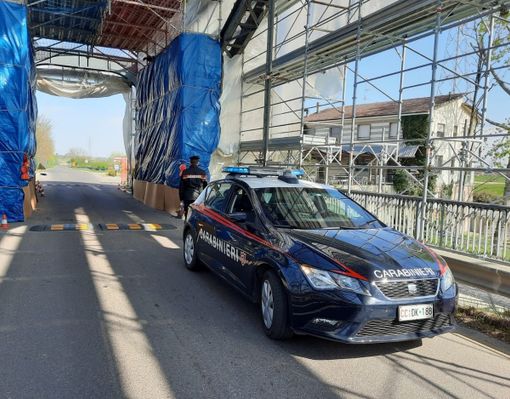 Casei Gerola: fugge con l'auto inseguito dai carabinieri, ma si schianta contro le impalcature del ponte della Gerola, nei guai un 24enne Casei Gerola: fugge con l'auto inseguito dai carabinieri, ma si schianta contro le impalcature del ponte della Gerola, nei guai un 24enne