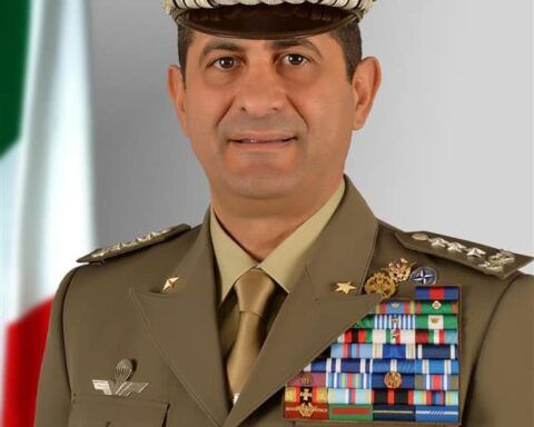 Il generale Figliuolo: ‘Entro 24 ore 1 milione di vaccini Pfizer alle Regioni’ Il generale Figliuolo: ‘Entro 24 ore 1 milione di vaccini Pfizer alle Regioni’