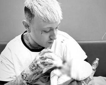 Lazza, il figlio Noah compie un anno: "Il nanetto che mi ha cambiato la vita"