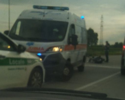 Incidente lungo corso Europa a Magenta, donna di 48 anni finisce al pronto soccorso