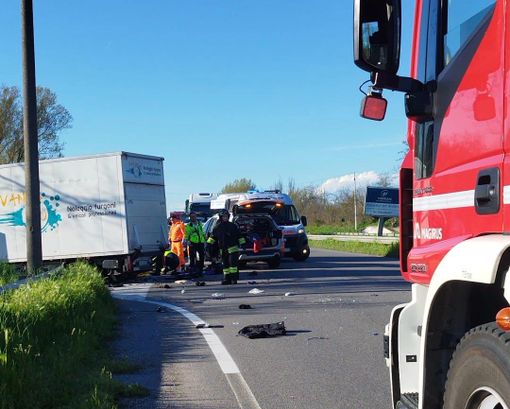 Borgarello: cade in scooter e finisce sotto a un furgone, muore carabiniere 49enne