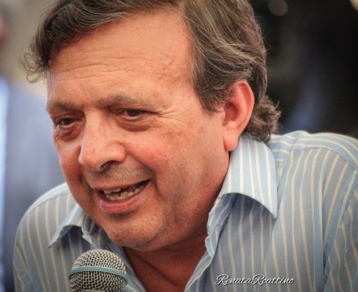 Chiambretti guarito dal Coronavirus e dimesso dall'ospedale: «Un messaggio di speranza che voglio condividere e trasmettere a tutti» Chiambretti guarito dal Coronavirus e dimesso dall'ospedale: «Un messaggio di speranza che voglio condividere e trasmettere a tutti»