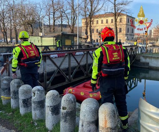 Pavia: i Vigili del fuoco impegnati nelle prove di carico del ponte di viale Ludovico il Moro Pavia: i Vigili del fuoco impegnati nelle prove di carico del ponte di viale Ludovico il Moro
