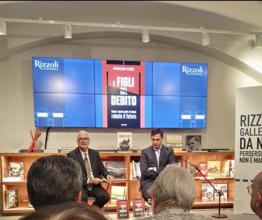 Grande successo a Milano per la presentazione del libro di Francesco Vecchi. Il conduttore televisivo sarà presto a Gambolò