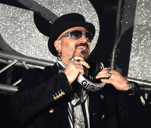 Il "maestro", Gigi D'Agostino (foto dalla pagina Facebook ufficiale dell'artista)