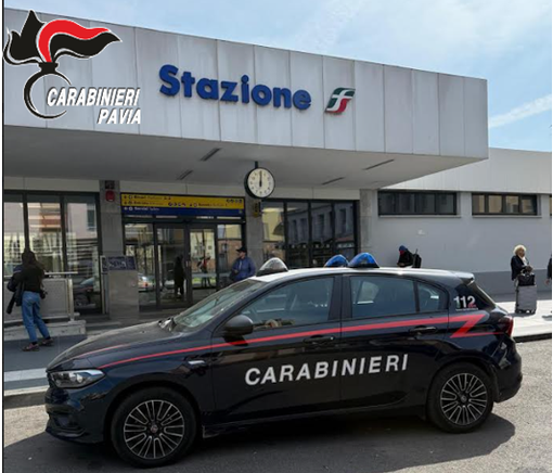 Vigevano, aveva hashish e cocaina nascosti nelle scarpe: denunciato un 25enne