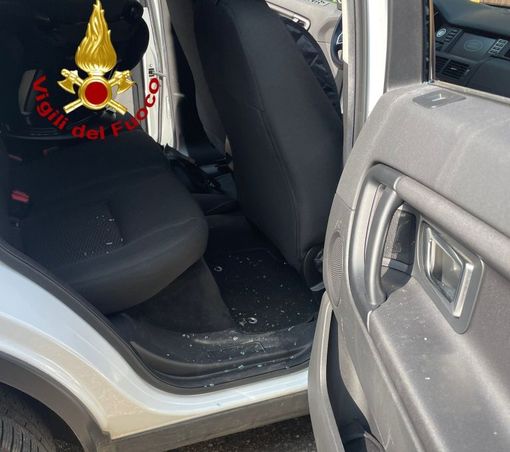 Corbetta: bimba di tre mesi bloccata in auto e liberata dai Vigili del Fuoco Corbetta: bimba di tre mesi bloccata in auto e liberata dai Vigili del Fuoco