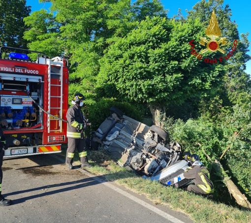Colli Verdi: si ribalta con l'auto, ferito un 90enne