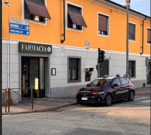 Palestro: entra in farmacia per rubare i cosmetici e poi spintona il direttore, scatta la denuncia per un 20enne