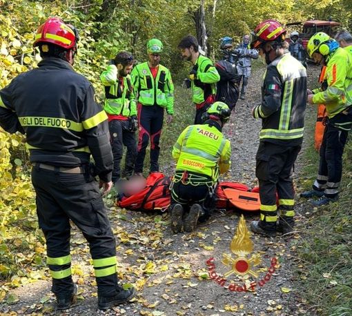 Oltrepò: cade in moto sulla strada del monte Alpe, uomo soccorso dai Vigili del fuoco Oltrepò: cade in moto sulla strada del monte Alpe, uomo soccorso dai Vigili del fuoco