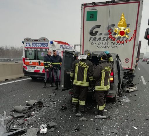 Tragedia sull’autostrada A4 in zona Pero: scontro con un camion, autista di un doblò perde la vita Tragedia sull’autostrada A4 in zona Pero: scontro con un camion, autista di un doblò perde la vita