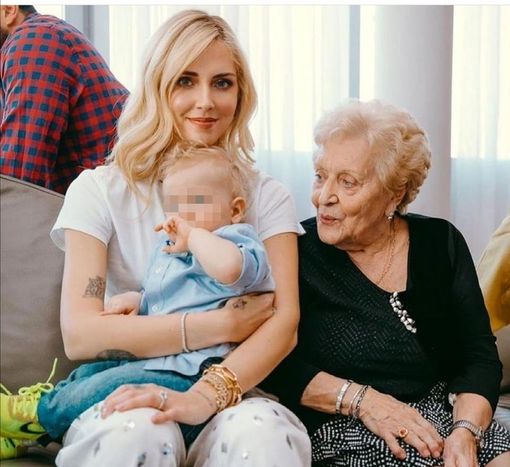 Chiara Ferragni e Fedez contro Regione Lombardia per la mancata vaccinazione della nonna