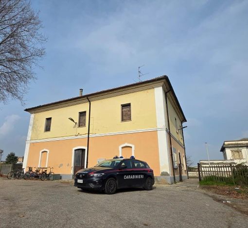 Palestro, ritardo di oltre un’ora per un 25enne senza biglietto: denunciato dai Carabinieri