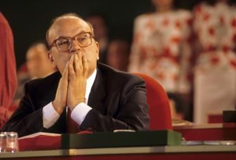 Craxi, 25 anni fa la morte. Mattarella: &quot;Ha impresso segno in indirizzi del Paese&quot;