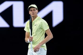 Sinner: &quot;Ho gestito il malessere, l'esperienza a Wimbledon mi ha aiutato&quot;