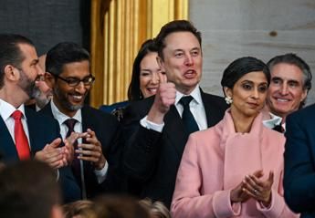 Trump promette bandiera Usa su Marte, Elon Musk esulta - Video