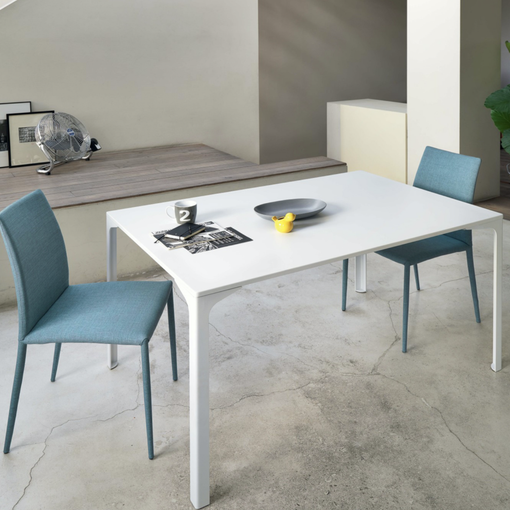 L'importanza di una scrivania ergonomica per prevenire problemi di salute legati alla postura