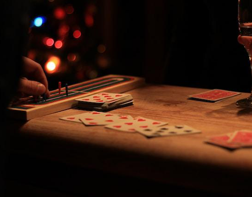 Passione giochi di carte: quali differenze tra Sette e mezzo e Blackjack?