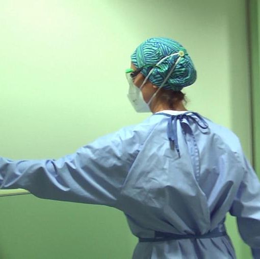 In Italia meno di 50mila positivi al Covid