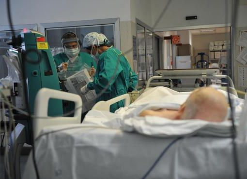 Coronavirus, nei primi 105 deceduti età media 81 anni