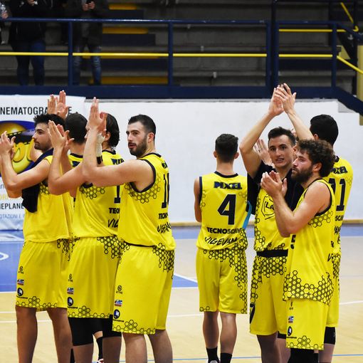 Basket, due giocatori positivi al Covid-19: la Elachem Vigevano sospende le attività sportive
