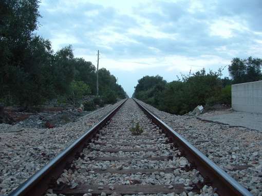 Muore travolto dal treno, era un giovane laureato al quale è stato negato il permesso di soggiorno