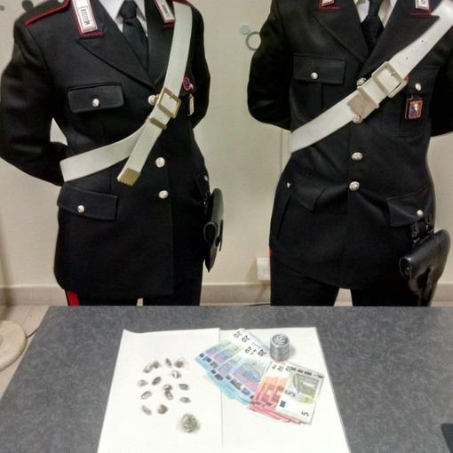 Acqui Terme: cane antidroga a scuola fiuta hashish e marijuana
