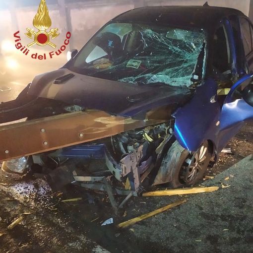 Gravellona: esce di strada con l'auto in via XX Settembre, 65enne trasportato al San Matteo di Pavia