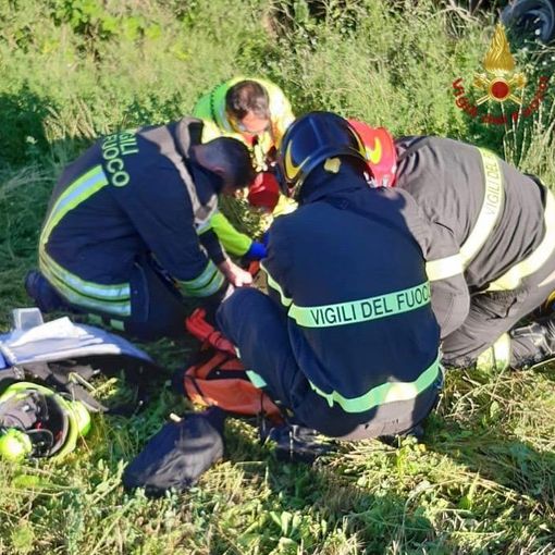 Oltrepò: si ribalta con il trattore in Val di Nizza, gravemente ferito un anziano