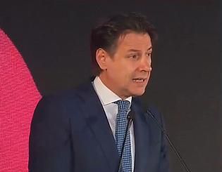 Coronavirus, il premier Conte: «Scuola e attività, il blocco totale andrà avanti»