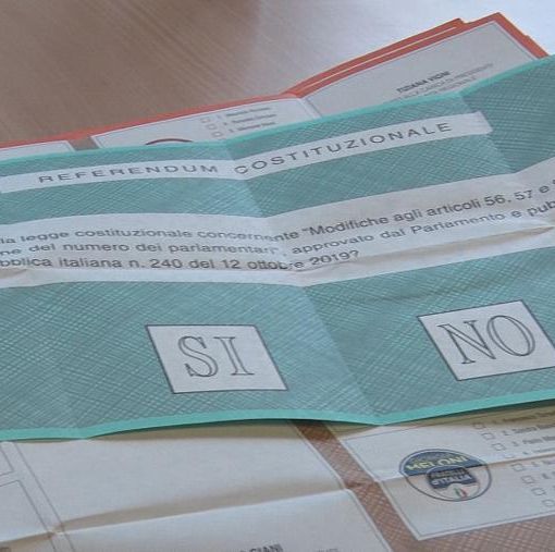 Referendum, l'Italia dice sì al taglio dei parlamentari