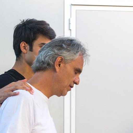 Bocelli guarisce dal Covid e dona il plasma
