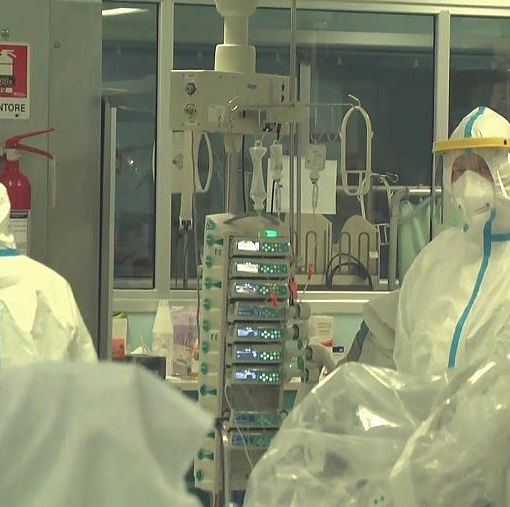 Covid, decessi ai minimi in Italia